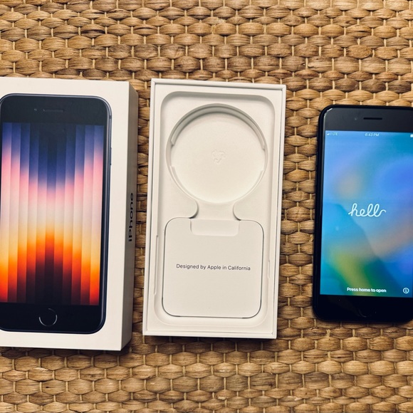 iPhone SE 3rd Gen - Picture 3 of 3